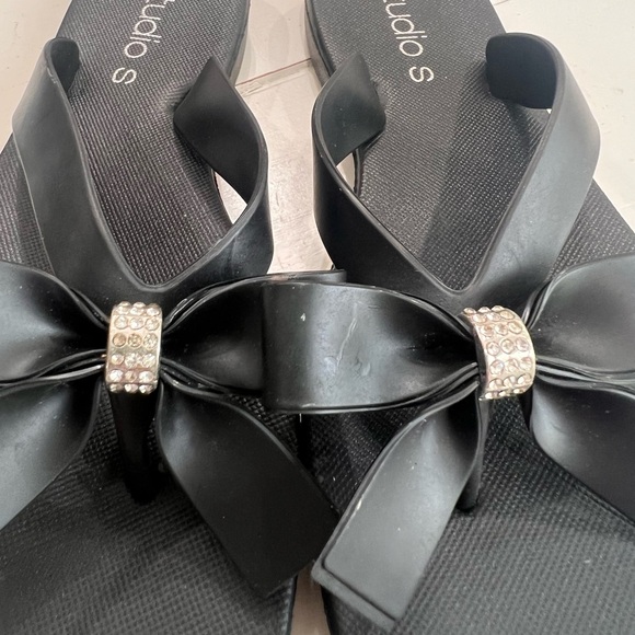 Studio S Sandles - Picture 3 of 3